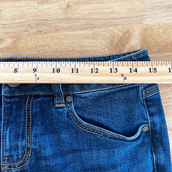 Cabi 3937 Slim Boyfriend Jean Star Print Raw Hem Denim Celebrity Wash Size 2 - Picture 9 of 11
